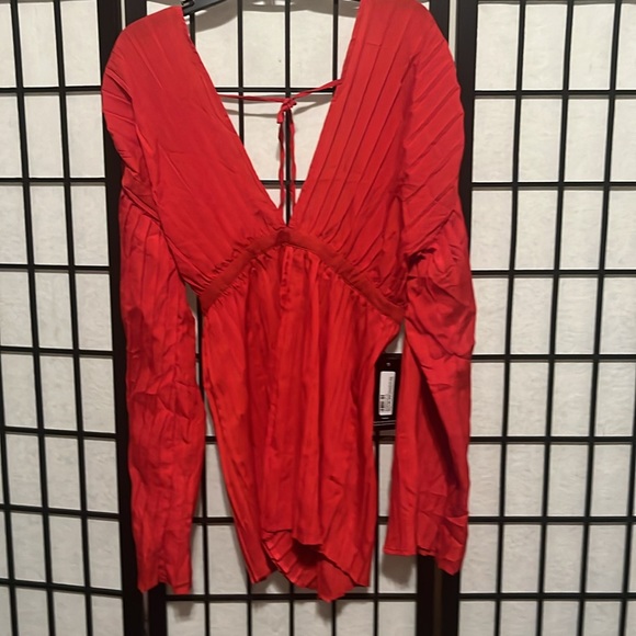 Red Plunge Pleated Romper- Size 8 - Picture 3 of 5
